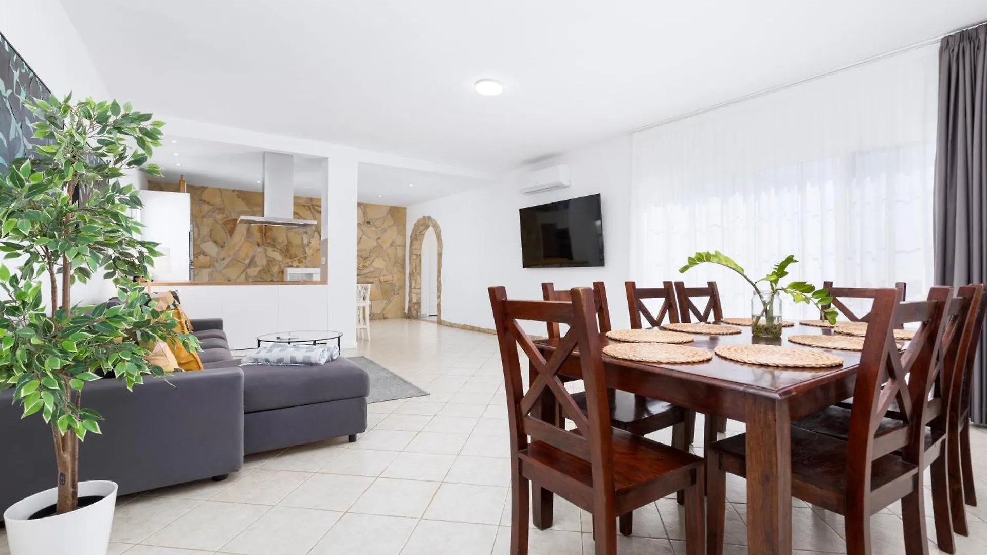 Villa Gregorio Cardon 0*,  Spain