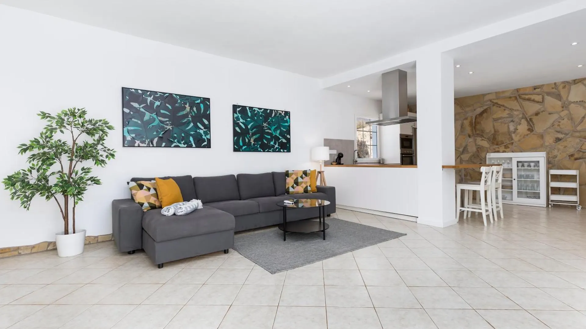 Villa Gregorio Cardon 0*,  Spain